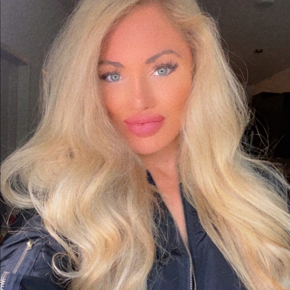 Meet your Posher, Alexis